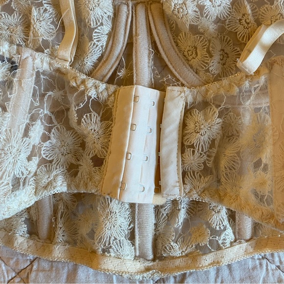 PLT Lace Floral Corset - Picture 4 of 4